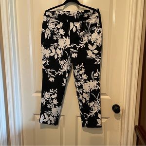 Chicos Women’s ankle pull on pants